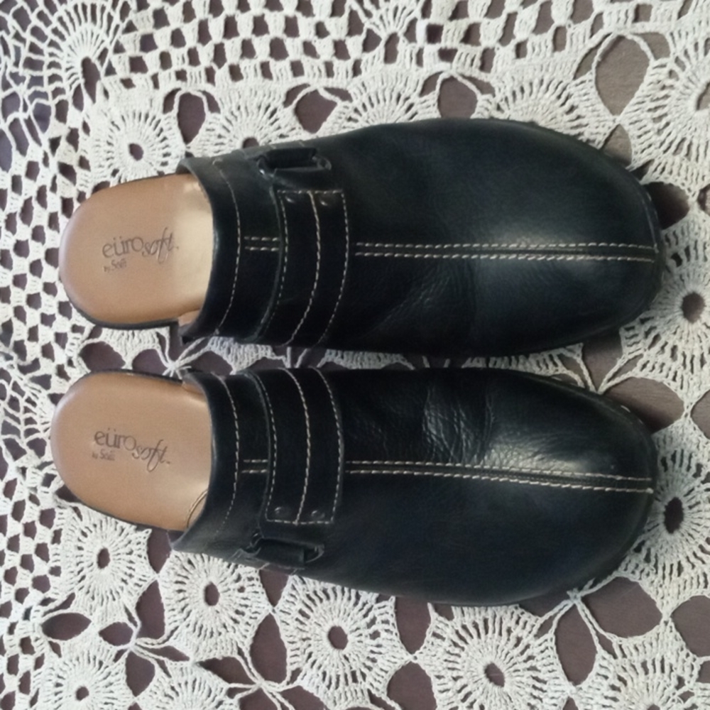 Euro Soft by Sofft Black Leather Clogs